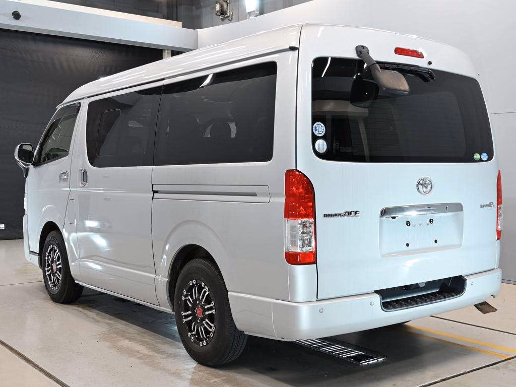TOYOTA REGIUS ACE