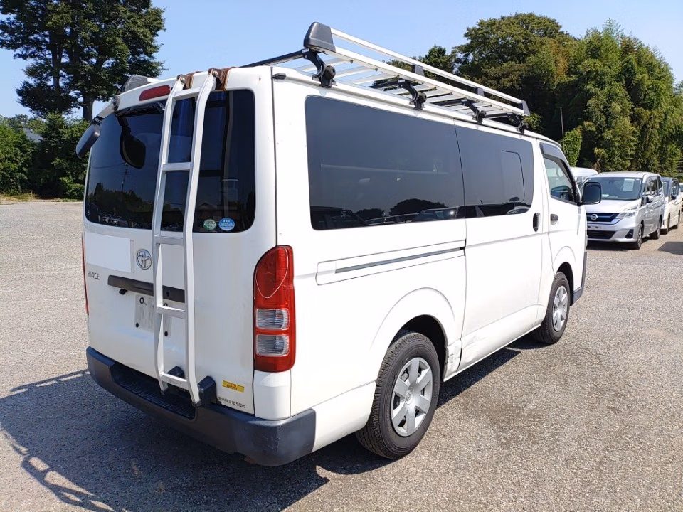 TOYOTA REGIUS ACE