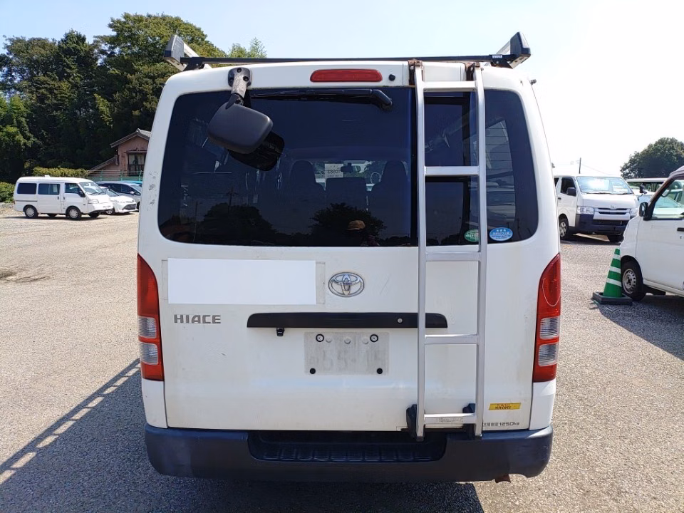 TOYOTA REGIUS ACE