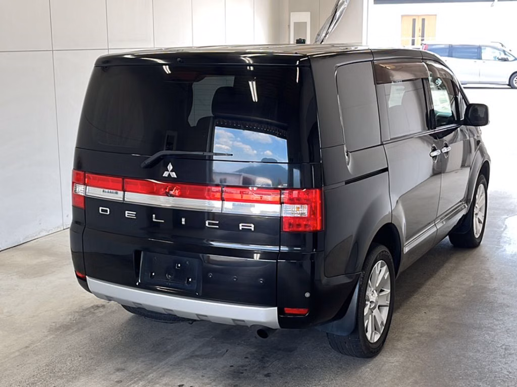 MITSUBISHI DELICA D:5