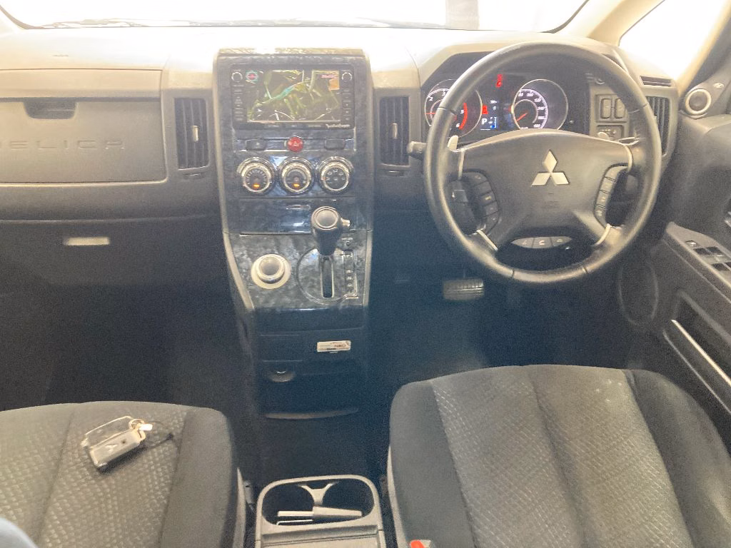MITSUBISHI DELICA D:5