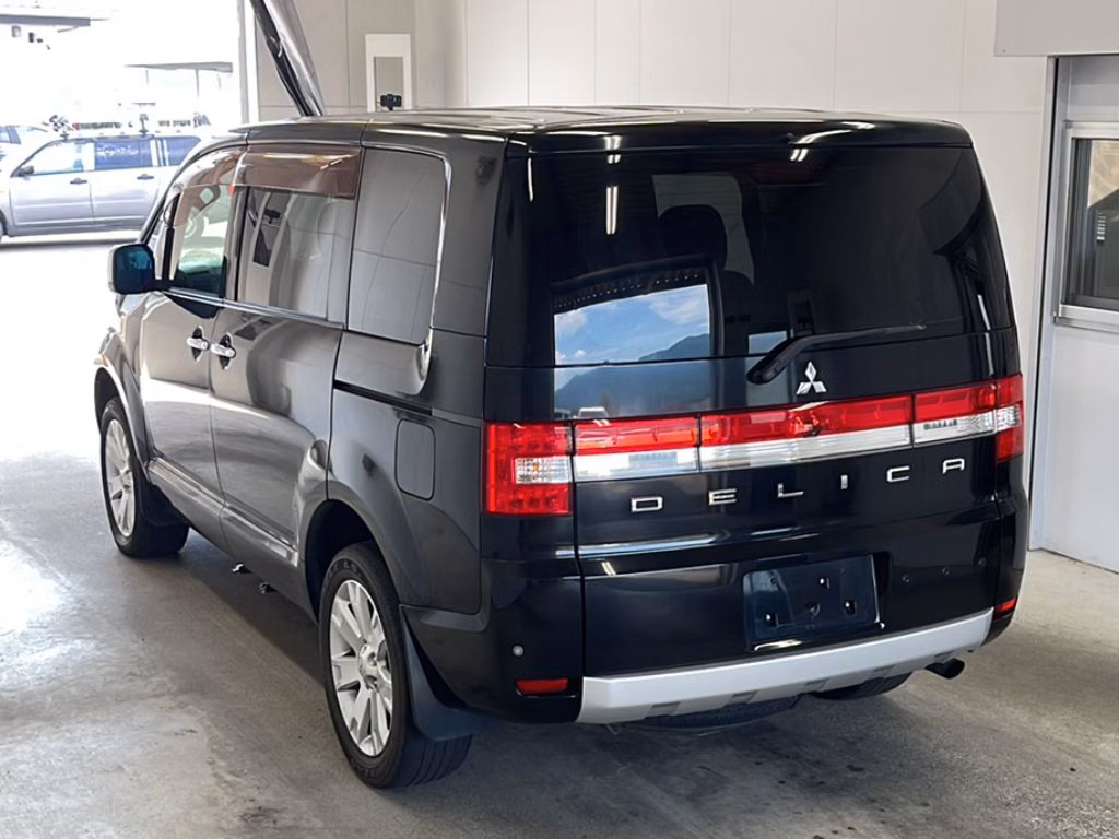 MITSUBISHI DELICA D:5