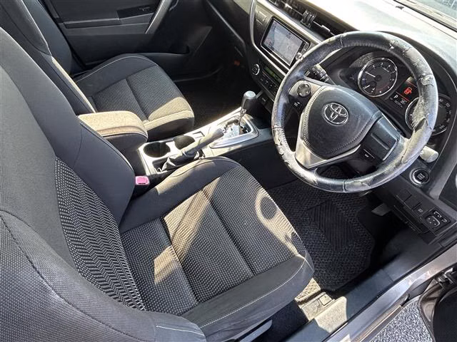 TOYOTA AURIS