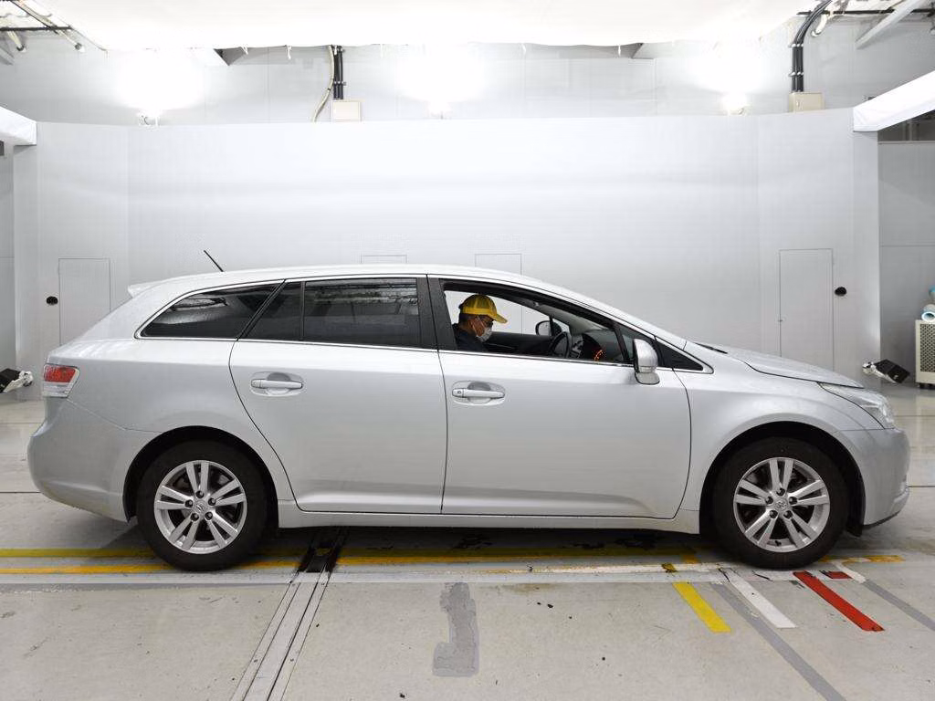 TOYOTA AVENSIS