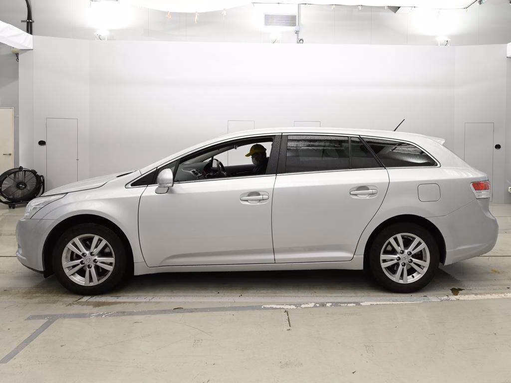 TOYOTA AVENSIS