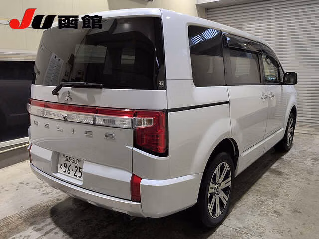 MITSUBISHI DELICA D:5
