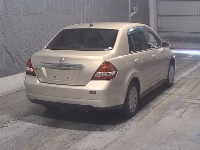 NISSAN TIIDA LATIO