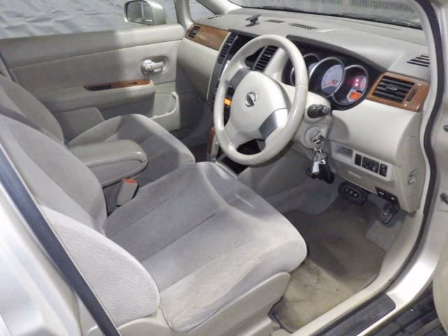 NISSAN TIIDA LATIO