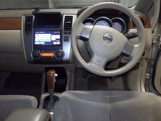 NISSAN TIIDA LATIO