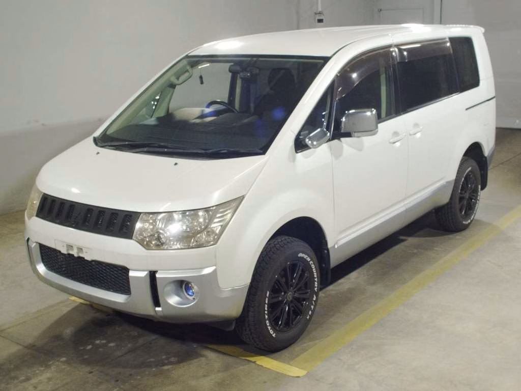 MITSUBISHI DELICA D:5