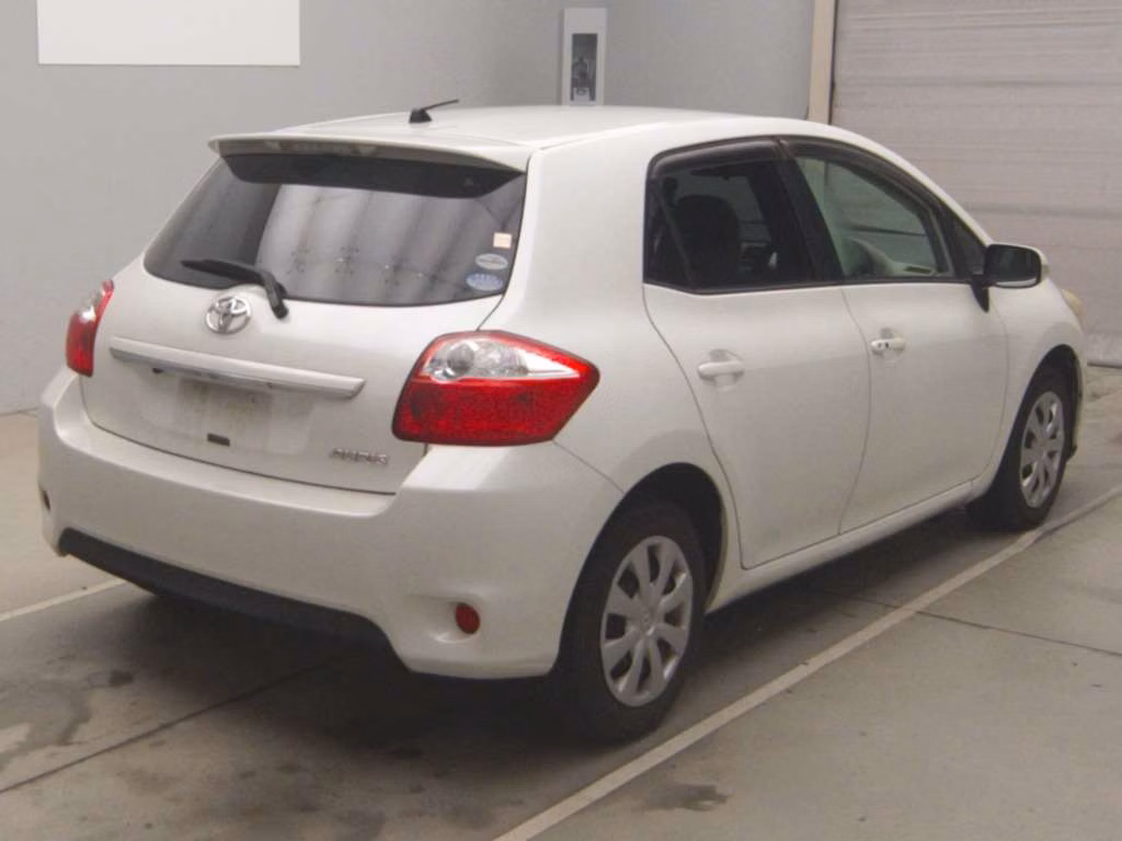 TOYOTA AURIS