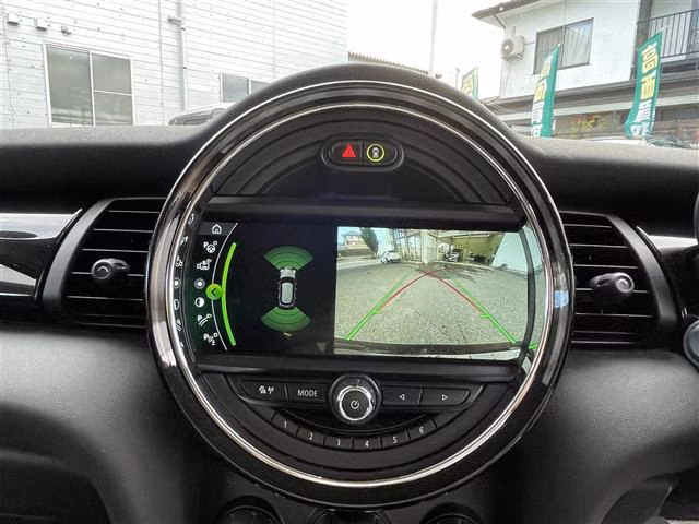 MINI HATCH