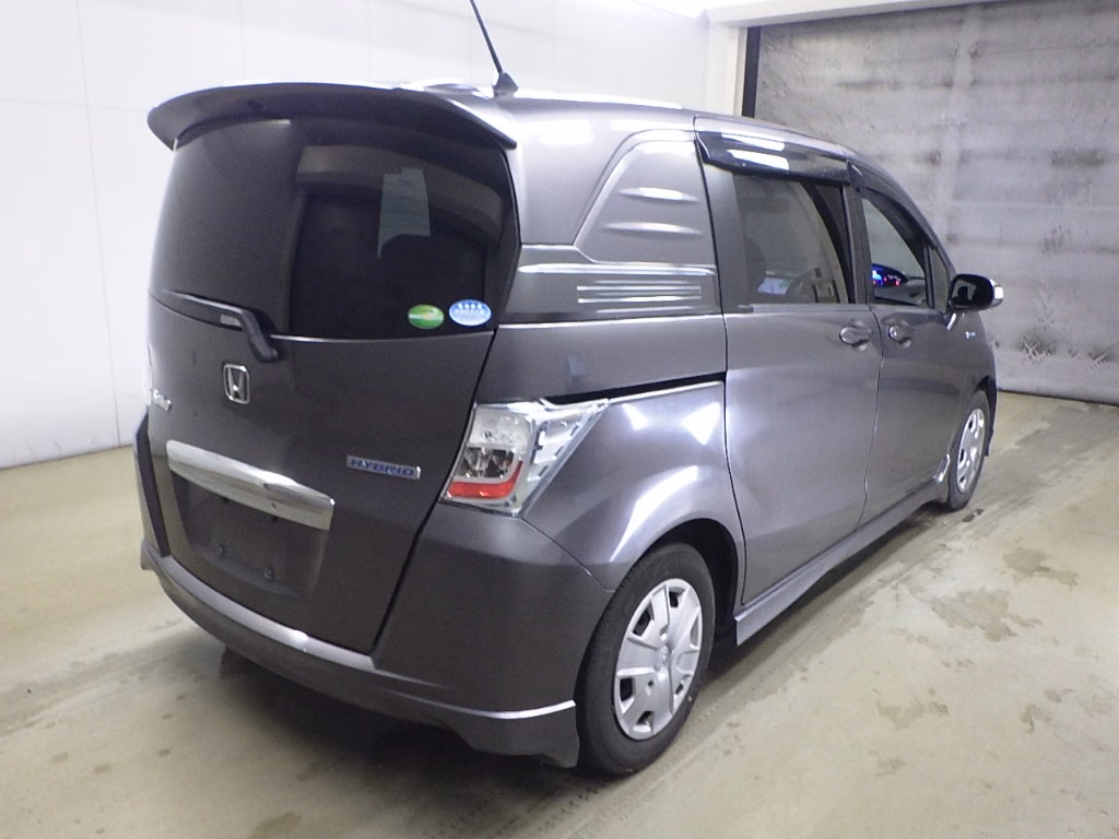 HONDA FREED SPIKE