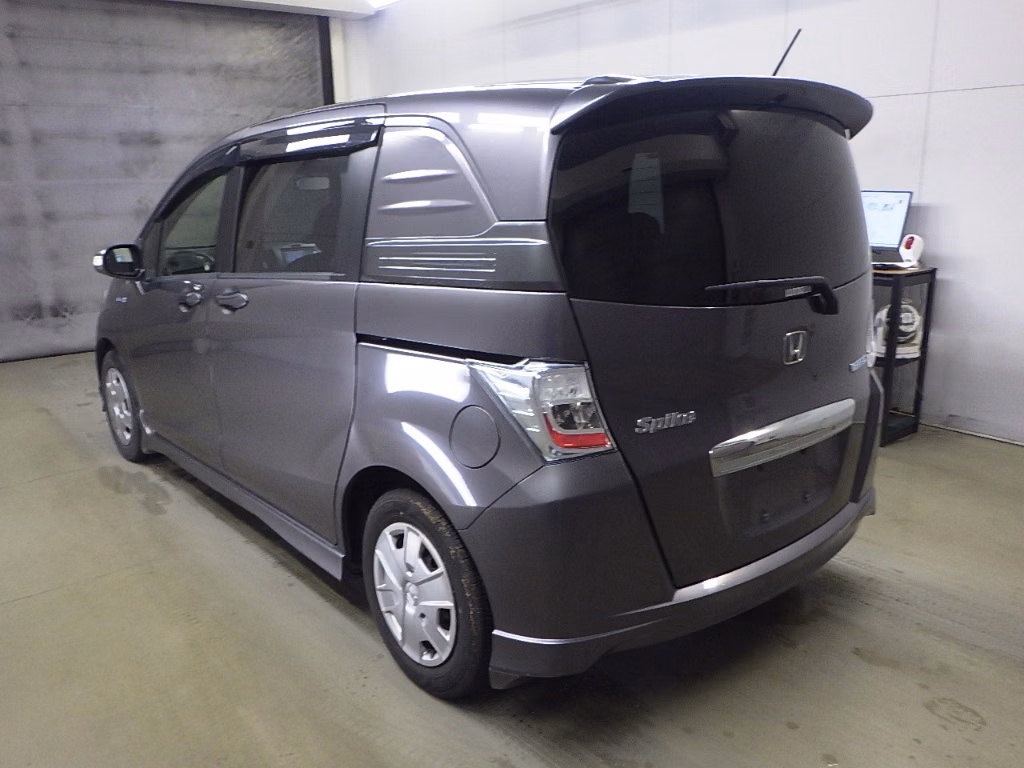 HONDA FREED SPIKE