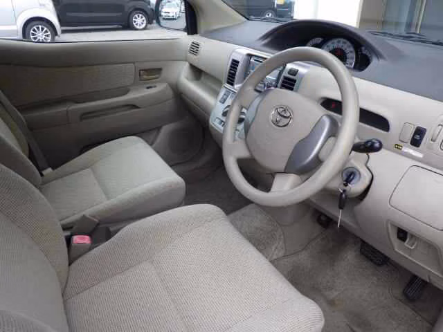 TOYOTA RAUM
