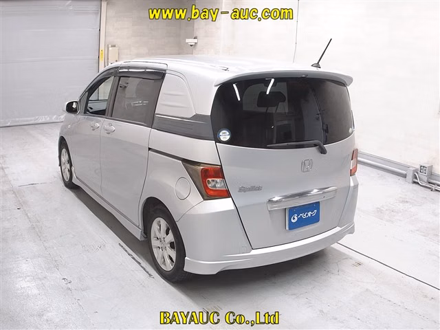 HONDA FREED SPIKE