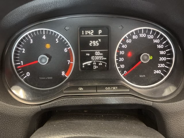 VOLKSWAGEN POLO
