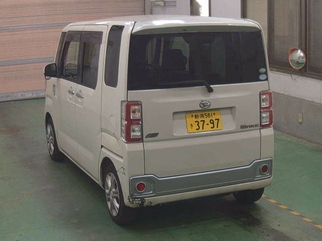 DAIHATSU WAKE
