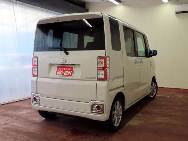 DAIHATSU WAKE