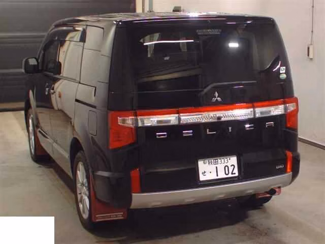 Mitsubishi Delica D:5