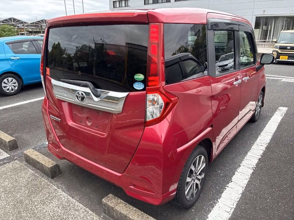 TOYOTA ROOMY