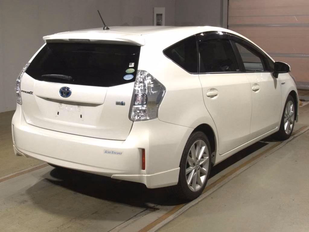 TOYOTA PRIUS ALPHA