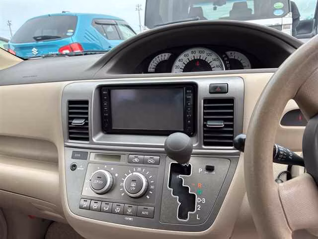TOYOTA RAUM