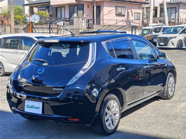 NISSAN LEAF