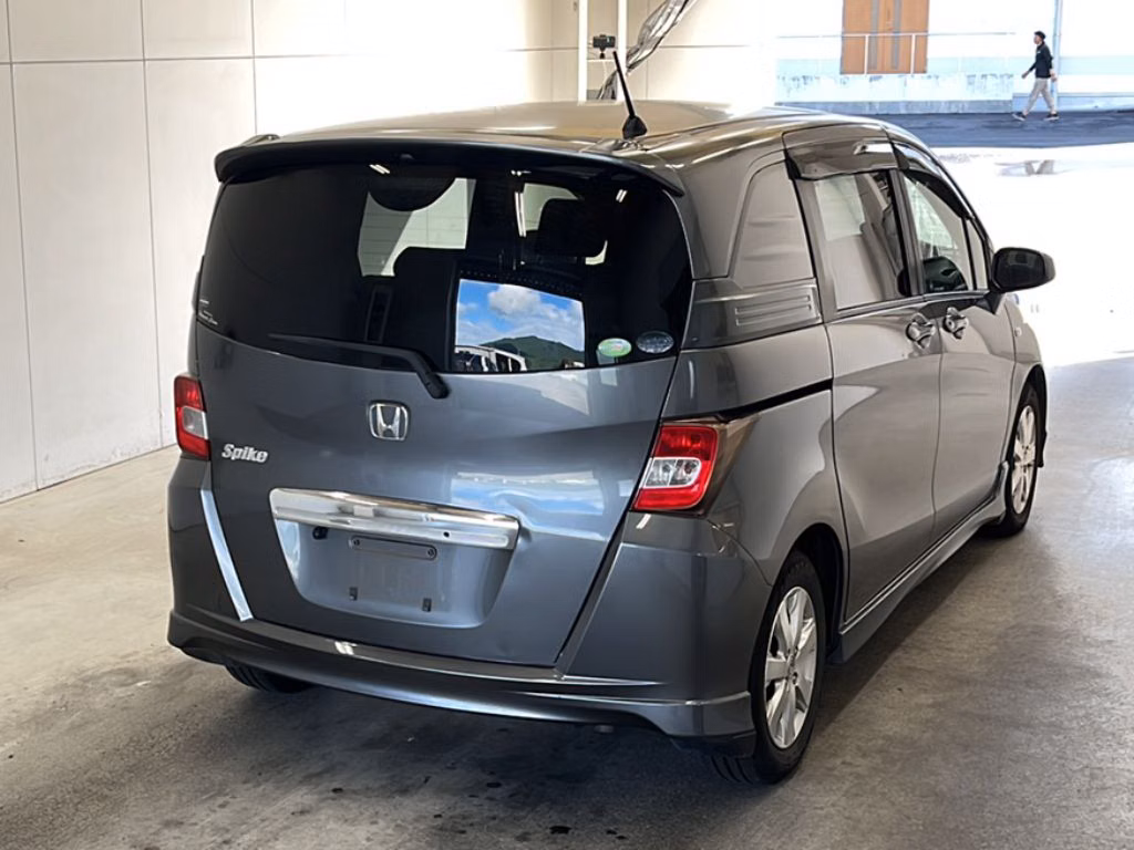 HONDA FREED SPIKE