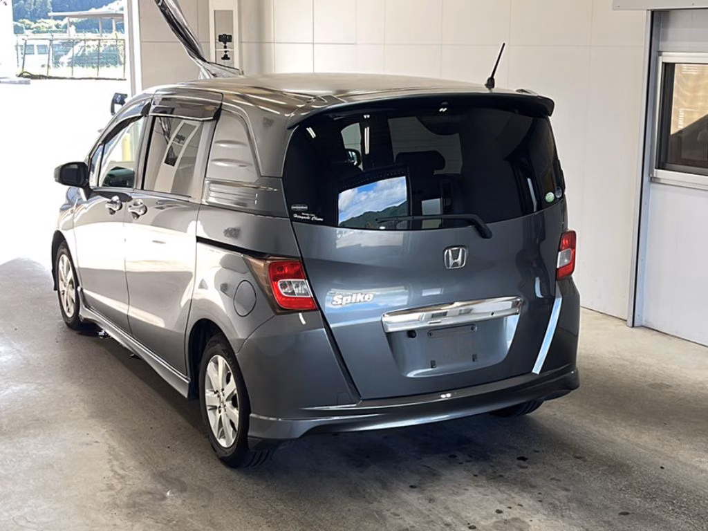 HONDA FREED SPIKE