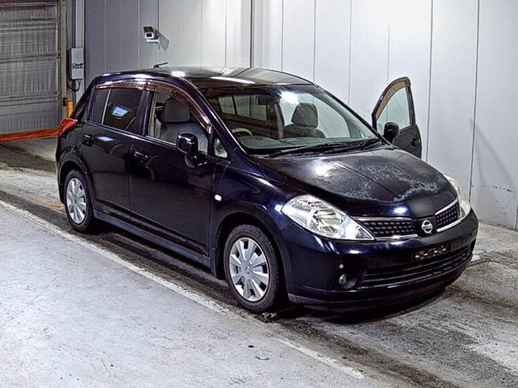 NISSAN TIIDA