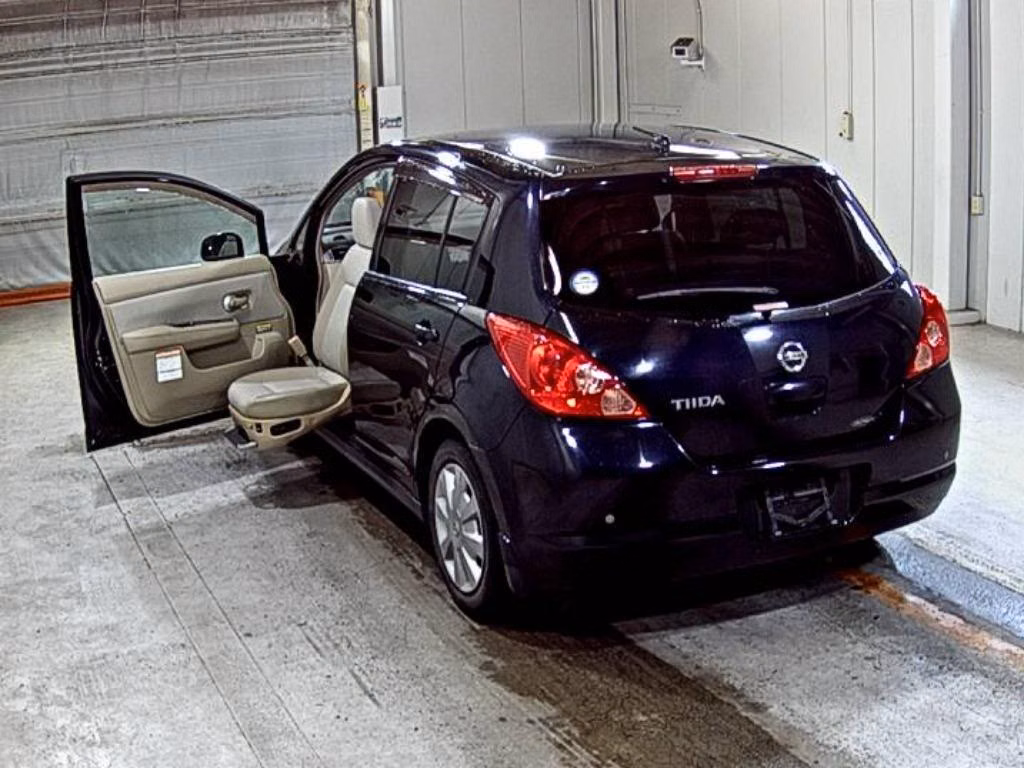 NISSAN TIIDA
