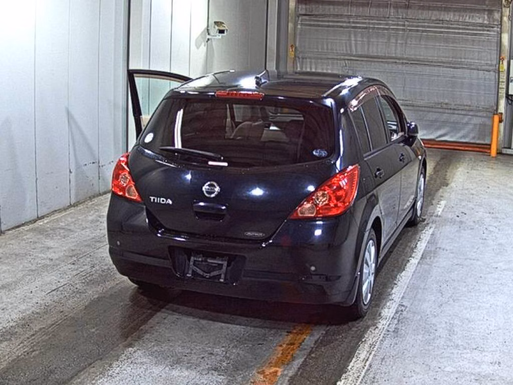 NISSAN TIIDA