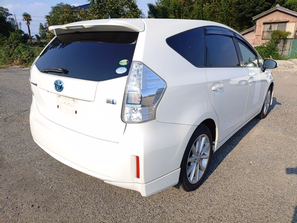 TOYOTA PRIUS ALPHA