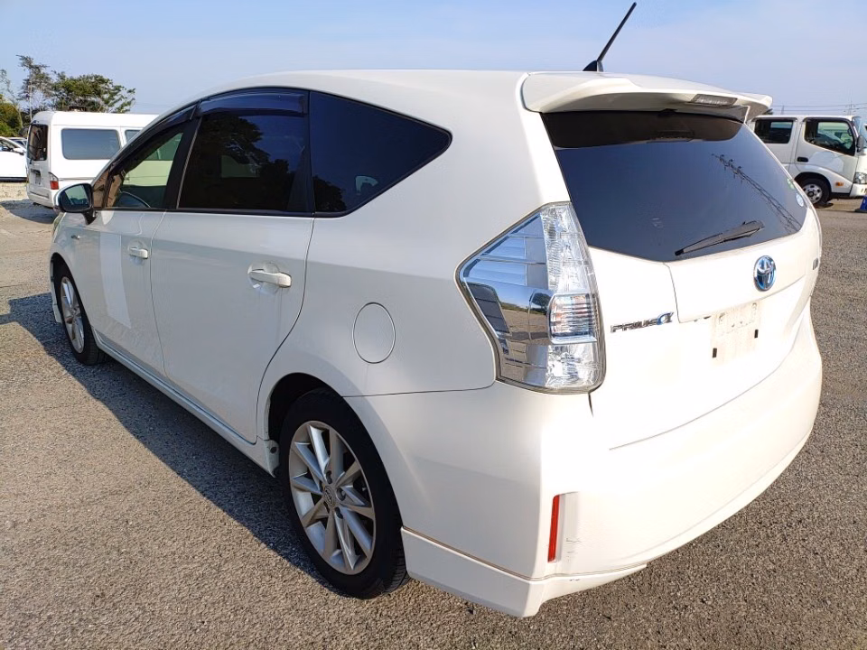TOYOTA PRIUS ALPHA