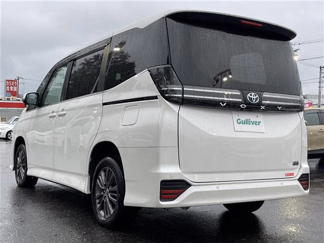 TOYOTA VOXY