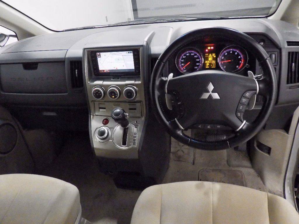 MITSUBISHI DELICA D:5