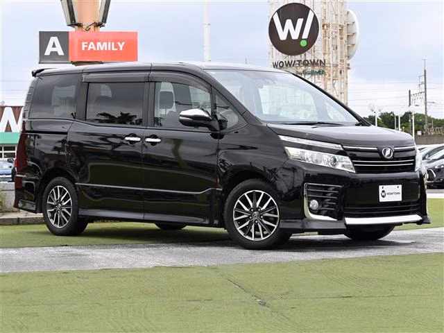 TOYOTA VOXY