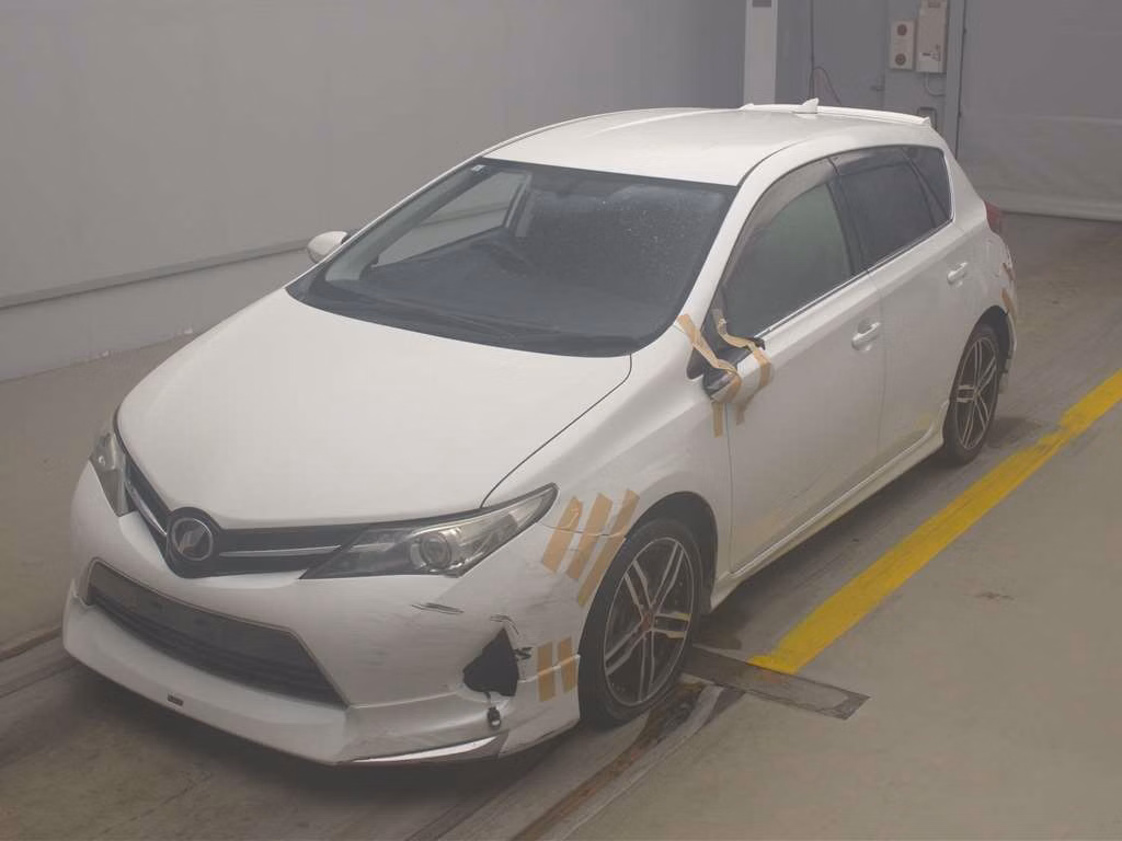 TOYOTA AURIS