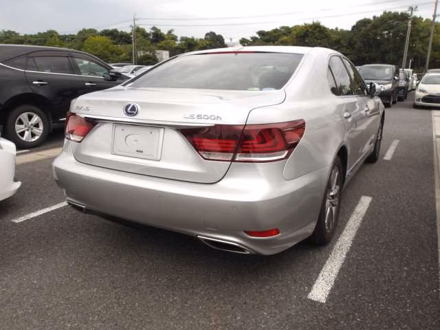 Lexus LS600h