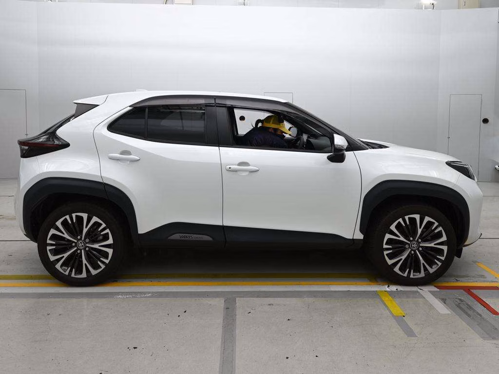 TOYOTA YARIS CROSS