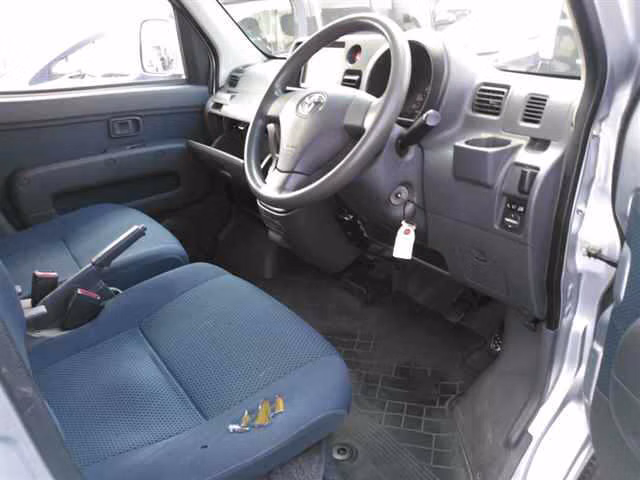 TOYOTA PIXIS VAN