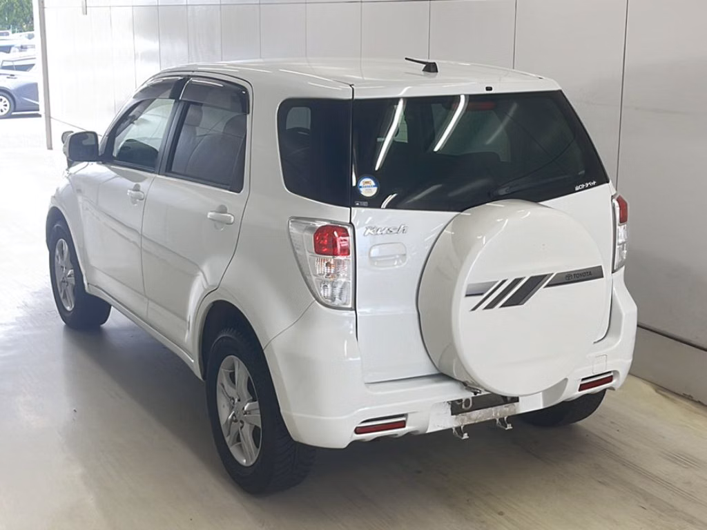 TOYOTA RUSH