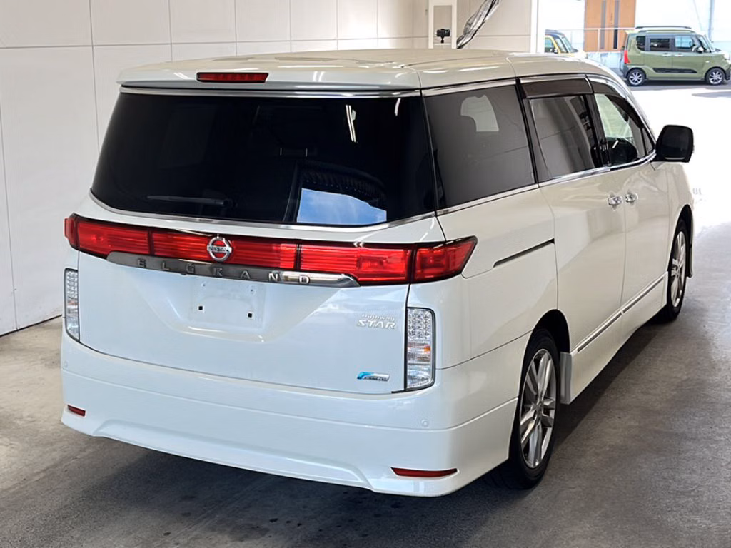 NISSAN ELGRAND