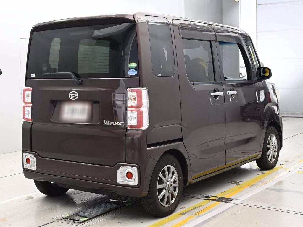 DAIHATSU WAKE