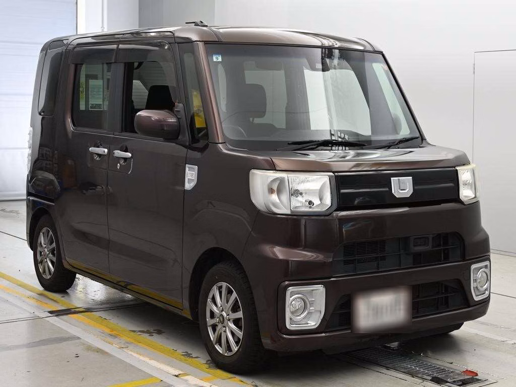 DAIHATSU WAKE