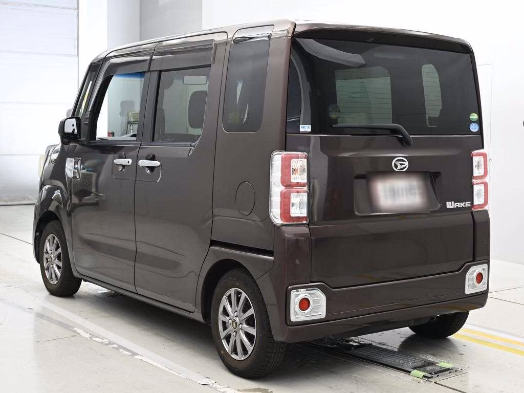 DAIHATSU WAKE