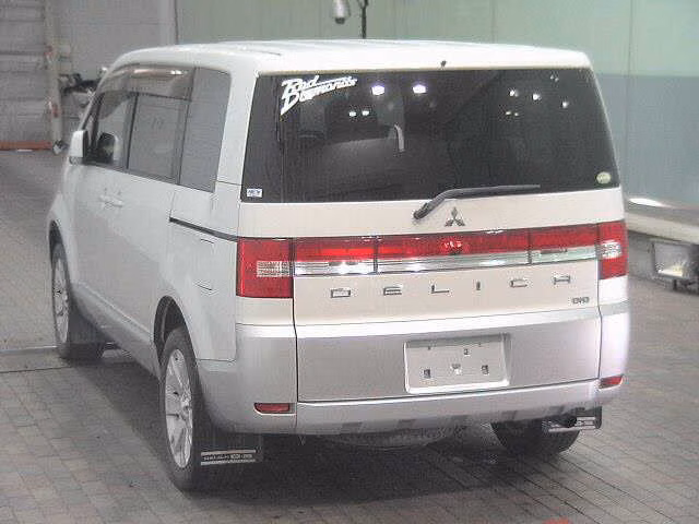 MITSUBISHI DELICA D:5