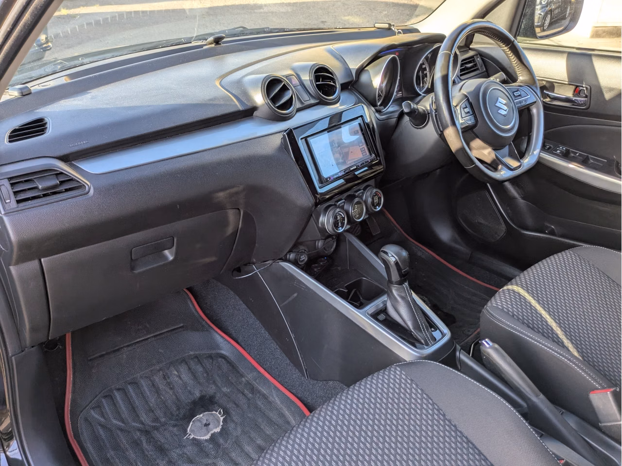SUZUKI SWIFT