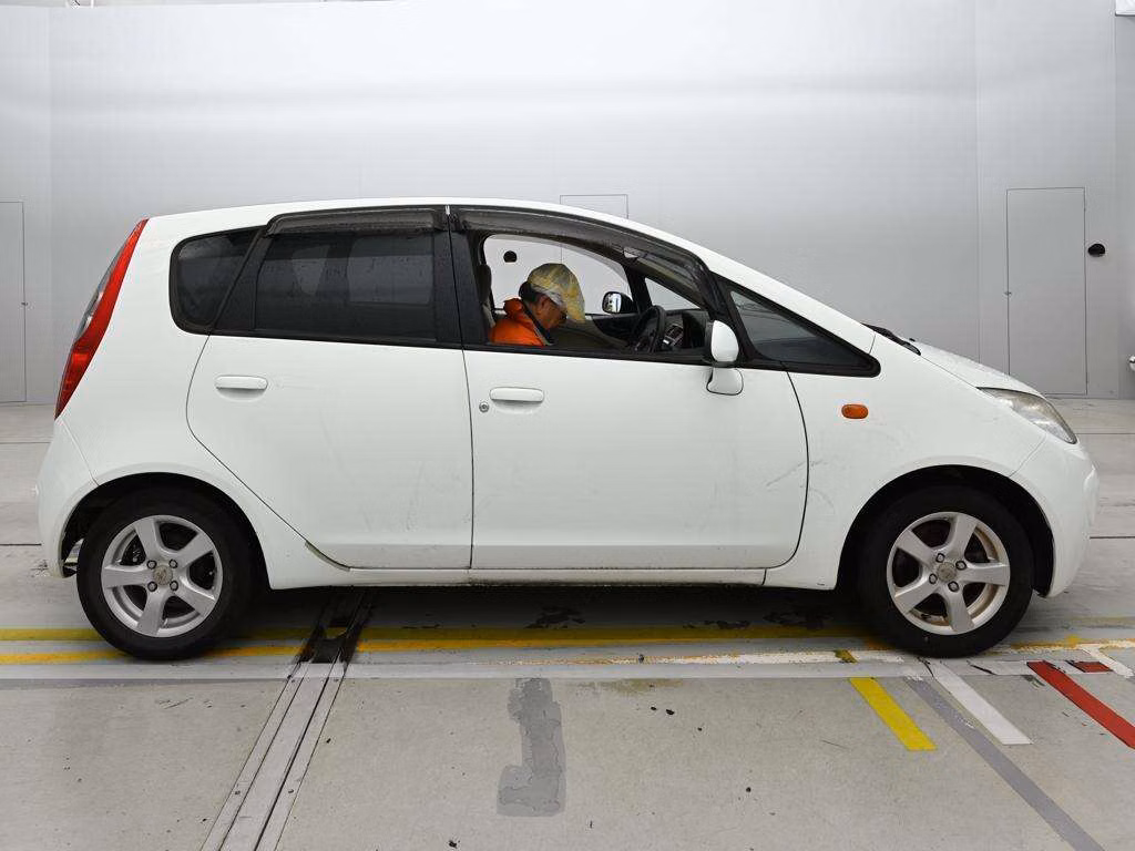 MITSUBISHI COLT